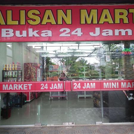 Wisma Bintang Lima Hotel Pekanbaru Buitenkant foto